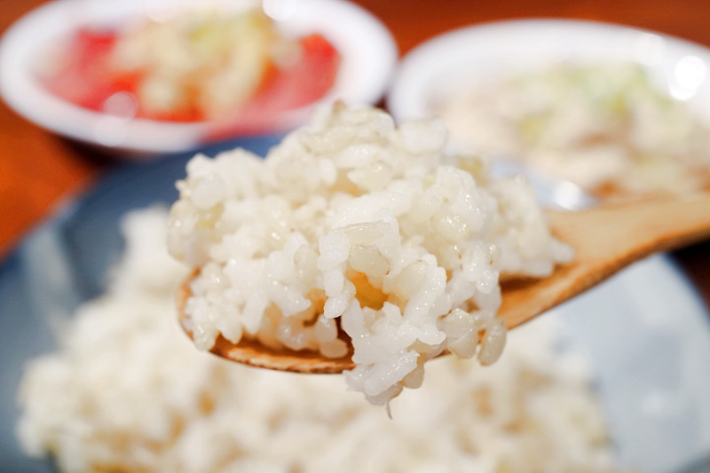 飛利浦雙向智旋IH電子鍋┃居家生活：飛利浦雙向智旋IH電子鍋開箱文 雙向智旋IH加熱技術搭配火紋鍋讓每粒米都能完美呈現，內附鍋巴飯和糙米飯食譜分享 @飛天璇的口袋