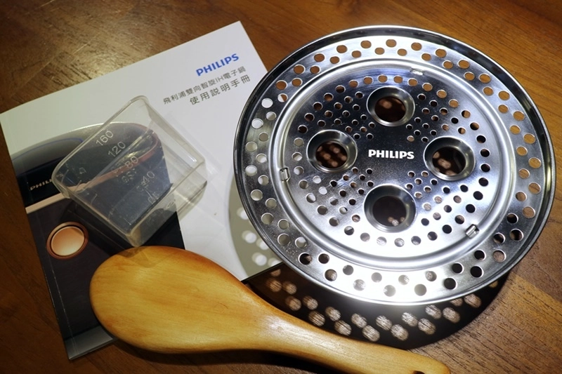 飛利浦雙向智旋IH電子鍋┃居家生活：飛利浦雙向智旋IH電子鍋開箱文 雙向智旋IH加熱技術搭配火紋鍋讓每粒米都能完美呈現，內附鍋巴飯和糙米飯食譜分享 @飛天璇的口袋