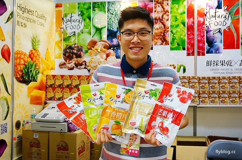 2017台灣農糧精品展銷會┃各種團購夯物推薦：台灣紅藜蘇打餅、黑豆米果、米乖乖、黃金香米餅、香蕉捲、醋飲、水果乾、草莓酒、米卡龍、黑豆蛋糕、南瓜米蛋糕、紅米、紅藜糙米好棒棒、醬油、毛豆漿、甘薯脆片 @飛天璇的口袋