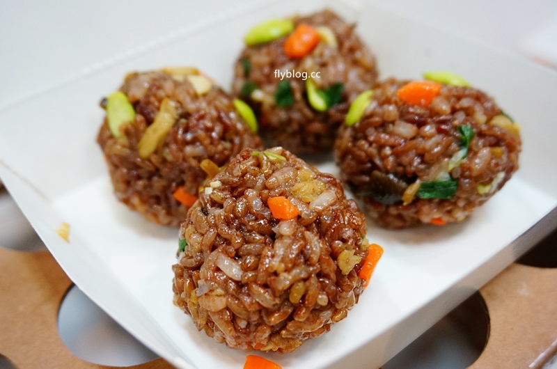 2017台灣農糧精品展銷會┃各種團購夯物推薦：台灣紅藜蘇打餅、黑豆米果、米乖乖、黃金香米餅、香蕉捲、醋飲、水果乾、草莓酒、米卡龍、黑豆蛋糕、南瓜米蛋糕、紅米、紅藜糙米好棒棒、醬油、毛豆漿、甘薯脆片 @飛天璇的口袋