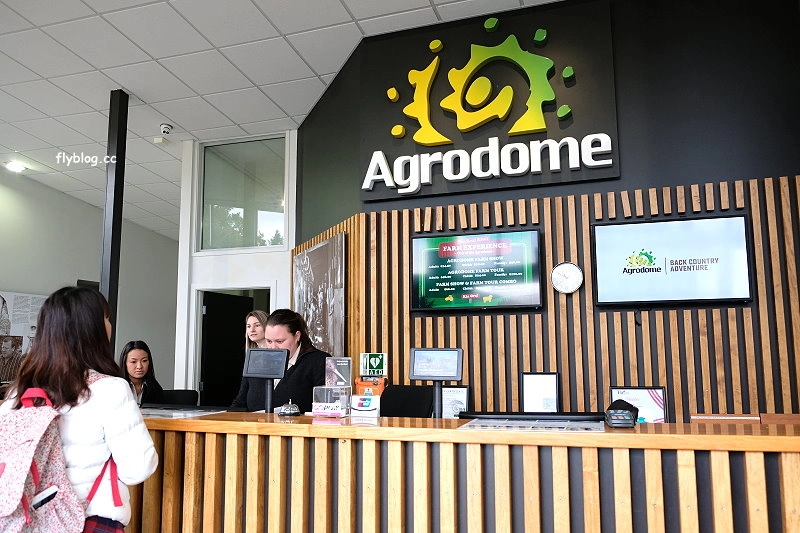 紐西蘭羅托魯瓦｜Agrodome Farm 愛歌頓農場．紐西蘭最大牧場，被綿羊和草泥馬包圍了 @飛天璇的口袋