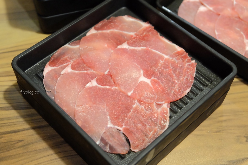 藍象廷泰式火鍋吃到飽｜429元泰式火鍋吃到飽起，泰式料理單點只要100元，台中大魯閣新世代購物中心 @飛天璇的口袋