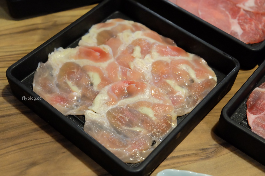 藍象廷泰式火鍋吃到飽｜429元泰式火鍋吃到飽起，泰式料理單點只要100元，台中大魯閣新世代購物中心 @飛天璇的口袋