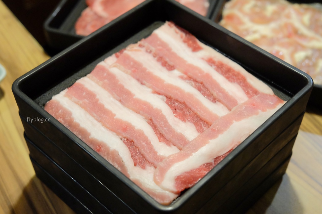 藍象廷泰式火鍋吃到飽｜429元泰式火鍋吃到飽起，泰式料理單點只要100元，台中大魯閣新世代購物中心 @飛天璇的口袋