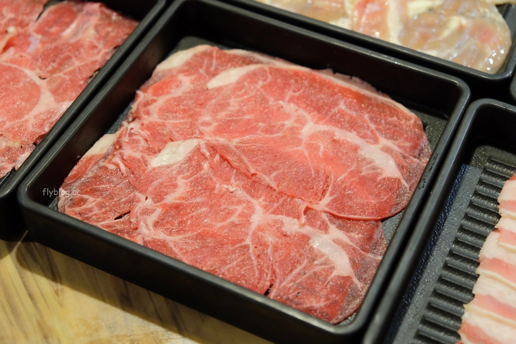 藍象廷泰式火鍋吃到飽｜429元泰式火鍋吃到飽起，泰式料理單點只要100元，台中大魯閣新世代購物中心 @飛天璇的口袋