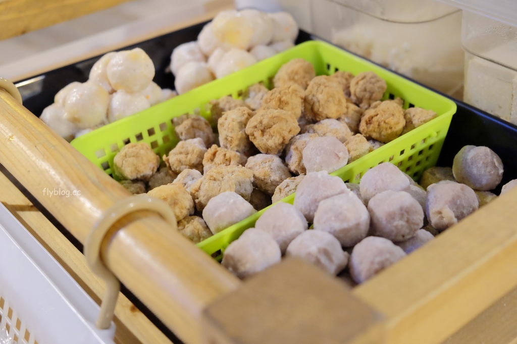 藍象廷泰式火鍋吃到飽｜429元泰式火鍋吃到飽起，泰式料理單點只要100元，台中大魯閣新世代購物中心 @飛天璇的口袋