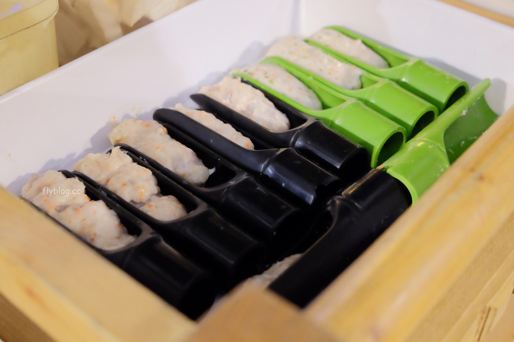 藍象廷泰式火鍋吃到飽｜429元泰式火鍋吃到飽起，泰式料理單點只要100元，台中大魯閣新世代購物中心 @飛天璇的口袋