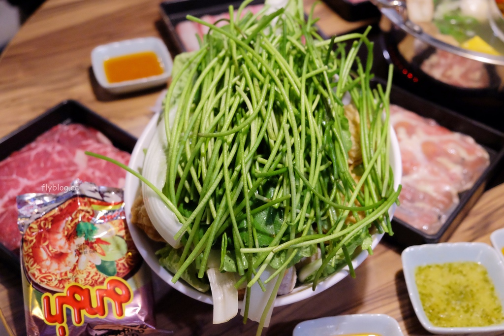 藍象廷泰式火鍋吃到飽｜429元泰式火鍋吃到飽起，泰式料理單點只要100元，台中大魯閣新世代購物中心 @飛天璇的口袋