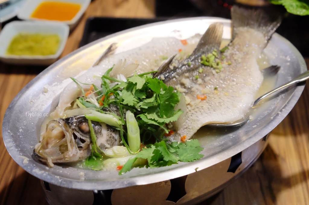 藍象廷泰式火鍋吃到飽｜429元泰式火鍋吃到飽起，泰式料理單點只要100元，台中大魯閣新世代購物中心 @飛天璇的口袋