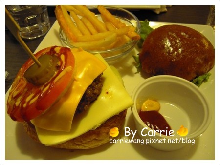 台中西區｜傻子廚房 PASH DINER．台中漢堡店元老，營業10幾年屹立不搖 @飛天璇的口袋