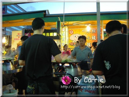 高雄瑞豐夜市：必吃小吃美食推薦~萬國牛排+忽必烈蒙古烤肉+幸福紅豆餅+幸ㄝ日式可樂餅+邱記碳烤+泡沫小站 @飛天璇的口袋