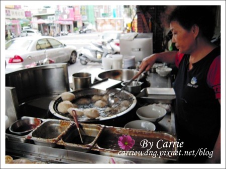 阿三肉圓｜榮獲多屆肉圓節冠軍的阿三肉圓，脆皮肉圓有特色，內餡干貝很奢華 @飛天璇的口袋