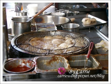 阿三肉圓｜榮獲多屆肉圓節冠軍的阿三肉圓，脆皮肉圓有特色，內餡干貝很奢華 @飛天璇的口袋