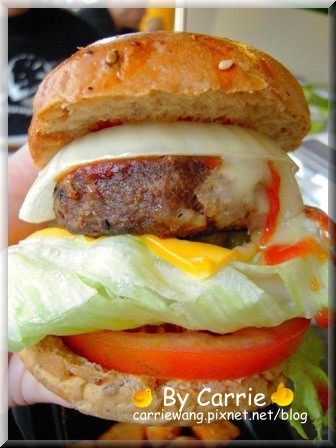 【台中美式餐廳】牛逼洋行 Noob Burger。下巴會脫臼的漢堡 @飛天璇的口袋