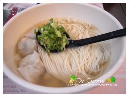 【香港美食推薦】鏞記酒家飛天燒鵝(米其林一顆星)v.s翡翠拉麵小籠包(香港機場) @飛天璇的口袋