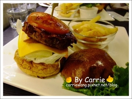 台中西區｜傻子廚房 PASH DINER．台中漢堡店元老，營業10幾年屹立不搖 @飛天璇的口袋