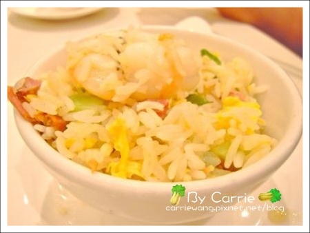 【香港美食推薦】鏞記酒家飛天燒鵝(米其林一顆星)v.s翡翠拉麵小籠包(香港機場) @飛天璇的口袋