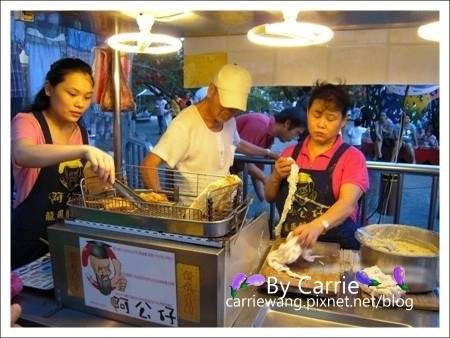 【宜蘭羅東夜市】必吃小吃美食推薦。義豐蔥油餅+阿公仔龍鳳腿+可口香碳烤+阿灶伯當歸羊肉湯+魏姐包心粉圓(一訪) @飛天璇的口袋