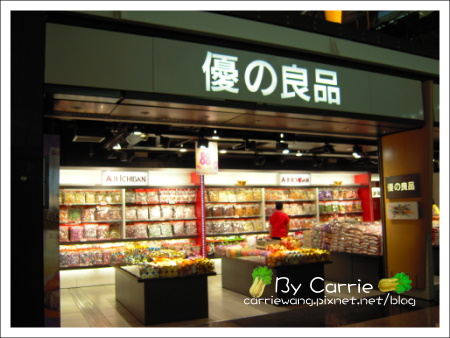 【香港美食推薦】鏞記酒家飛天燒鵝(米其林一顆星)v.s翡翠拉麵小籠包(香港機場) @飛天璇的口袋