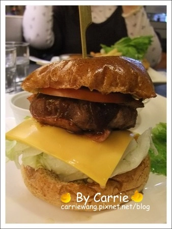 台中西區｜傻子廚房 PASH DINER．台中漢堡店元老，營業10幾年屹立不搖 @飛天璇的口袋